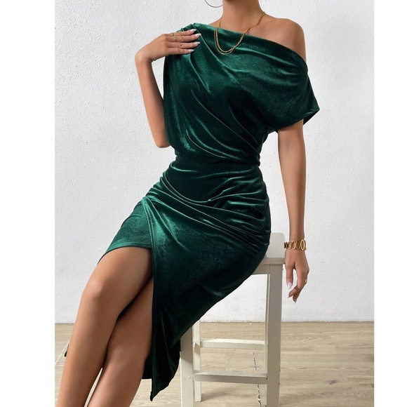 Luxe Velvet One Shoulder Ruched Party Evening Dress - Picture 5 of 8